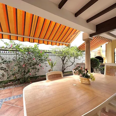 Apartman Pepita - For 6 With Private Bbq, Garden And Year-round Pool - 350 M From The Torremolinos