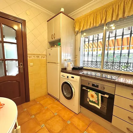 Apartman Pepita - For 6 With Private Bbq, Garden And Year-round Pool - 350 M From The Torremolinos